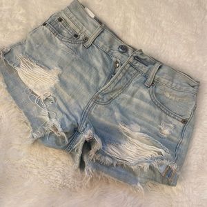 american eagle distressed light wash jean short